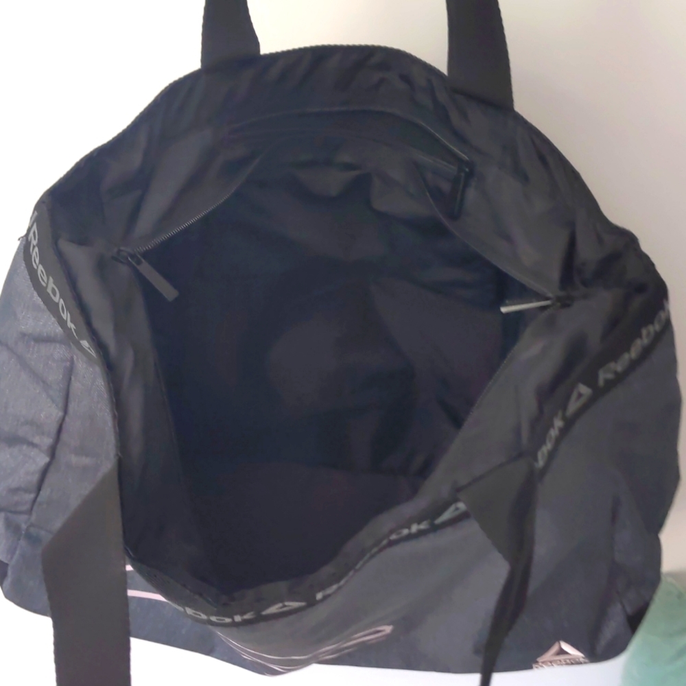New without tags Reebok gym bag - Picture 2 of 3